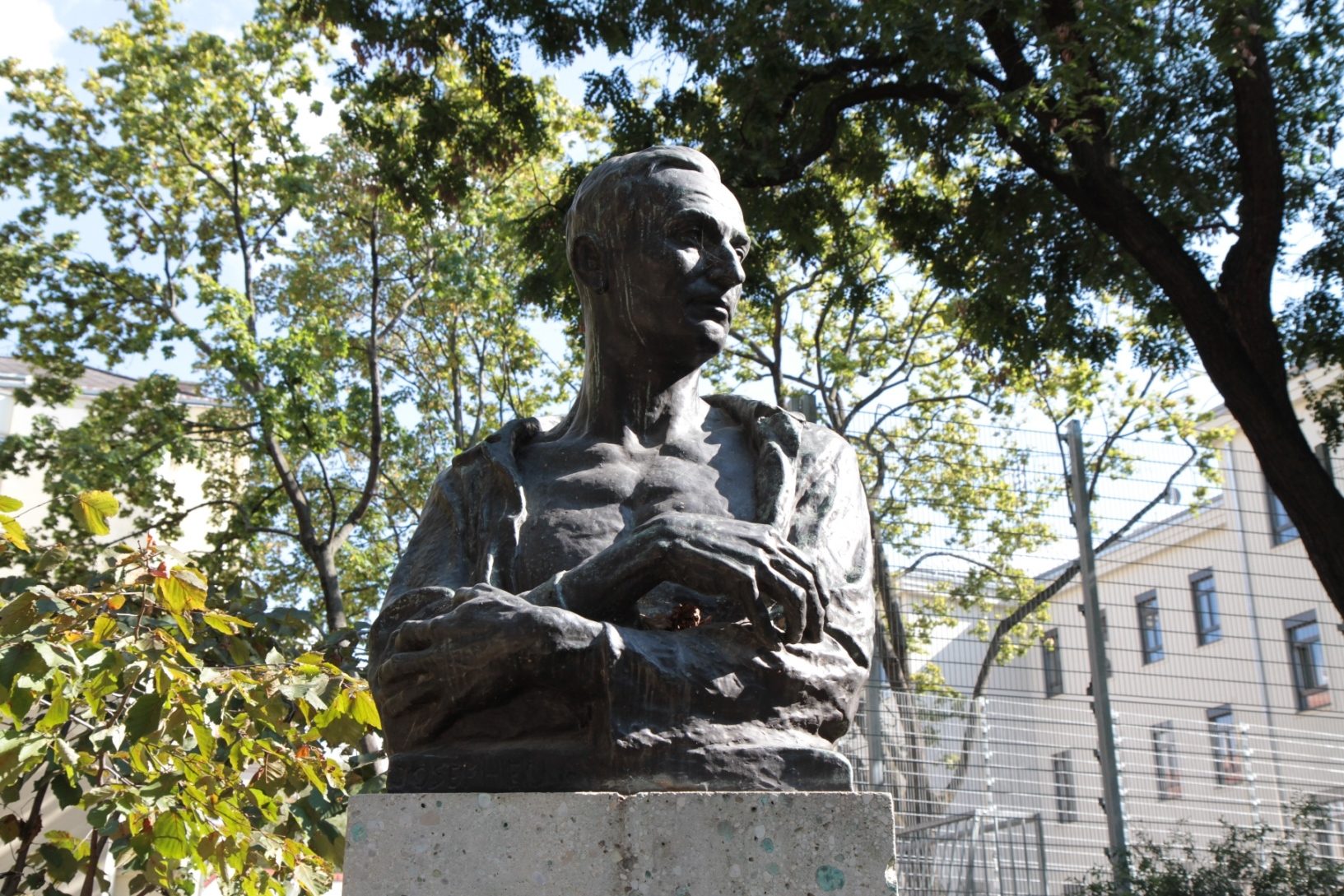 Guido Holzknecht's monument, Vienna - 04.JPG